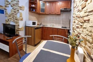 Home-Hotel на левом берегу ул. Митрополита Андрея Шептицкого, 1-а 1