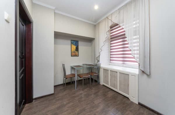 на ул. Коновальца 7/9 9